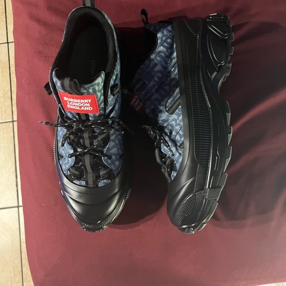 Burberry monogram denim print Mens size 12 - Picture 3 of 3